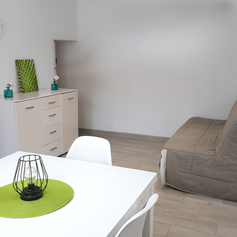 Réhabilitation d'un garage de 25 m² studio rénové